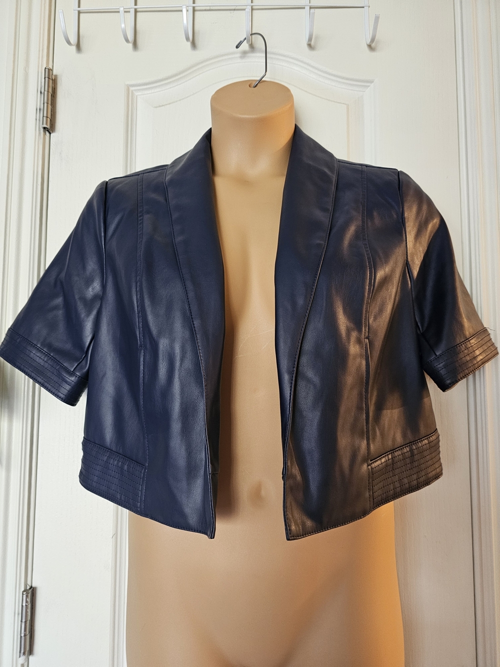 Isaac Mizrahi NWT Sz 10 Navy Short-Sleeve Cropped Leather Jacket